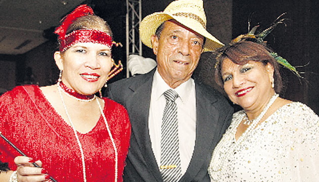 2. Liliana Ramos, Gaspar Campos y Adela Guardia.