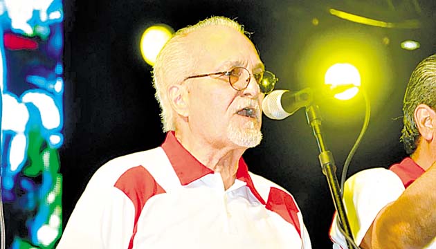 “El eterno enamorado”, Paquito Guzmán, conserva su potente voz.