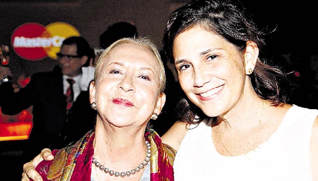 3. Alicia Viteri y Laura Guardia.