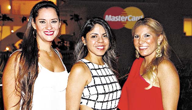 4. Julissa Urieta, Carolina Carrizo y Arlene Puello.