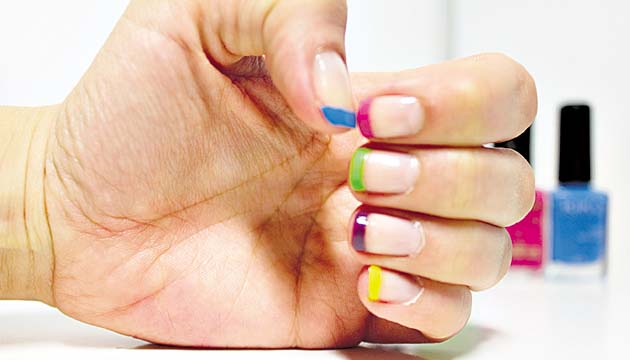 Una discreta opción de colores solo en puntas.