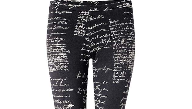 Desigual. De la colección “Una historia de amor correspondido”, estos “leggins” escritos en blanco y negro harán que seas la sensación a donde vayas.