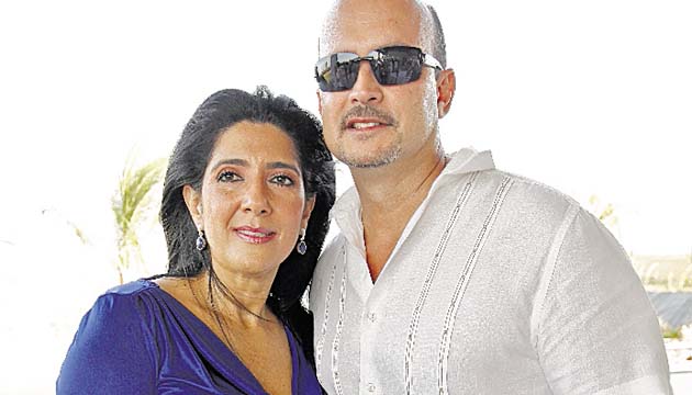 10. Yamile Proll de Pabón y James Pabón.