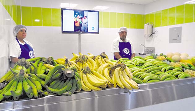 Las verduras se venden ahora con todas las medidas de higiene. (José Vásquez )