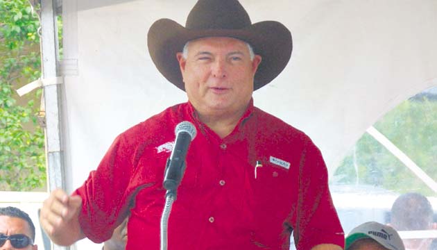 Al mandatario le fue obsequiado un sombrero vaquero. (Mayra Madrid.)