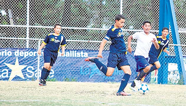La pasión por el fútbol se hizo notar.(Alberto Ortega)