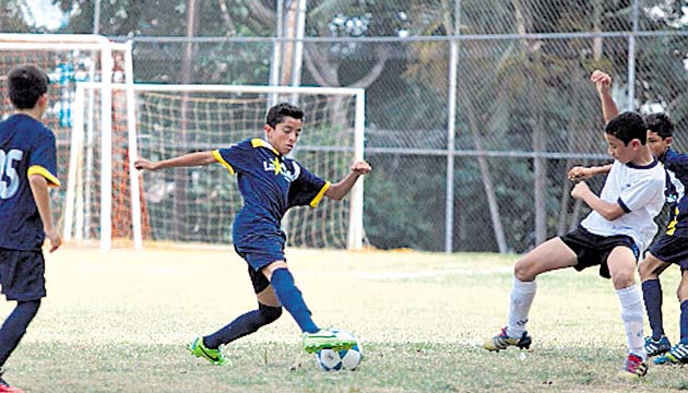 El talento de la sub-14 se vio en todo el juego.(Alberto ortega)