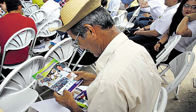 A los productores se les han explicado las leyes en las actividades.(Evergton Lemon.)