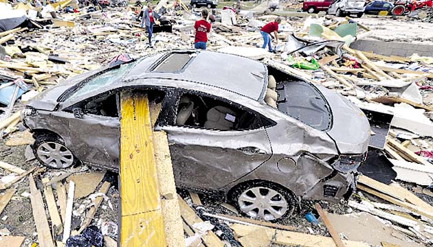 Miles de personas perdieron sus casas, autos, negocios y diversas propiedades, tras el paso de los tornados en diversos estados de Estados Unidos, que han dejado a su paso más de 30 muertos.(AP)