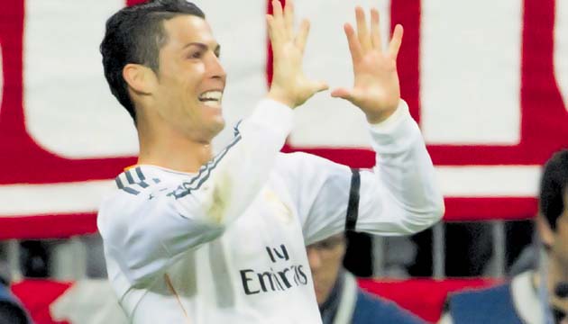 El delantero portugués del Real Madrid, Cristiano Ronaldo, celebra el tercer gol conseguido ante el Bayern Múnich. El mismo le valió un récord.(EFE)