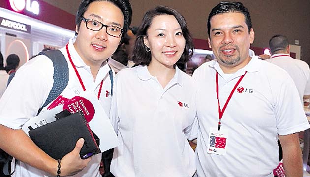 3. Sung An, Alice Hwang y Carlos Gudiel.