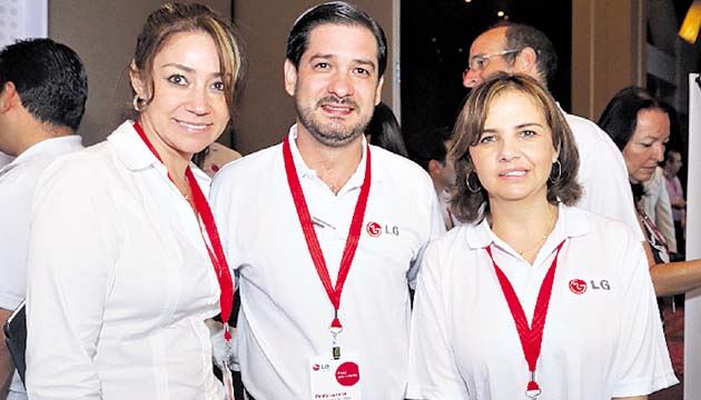 5. Yury Vanegas, Pablo Izurieta y Cristina Herrera.