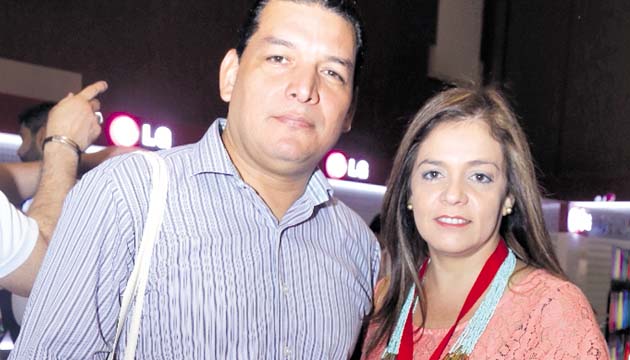 6. Arnold Pino y Betzy Romero.
