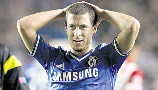 Eden Hazard, del Chelsea, se lamenta tras la eliminación.(AP)