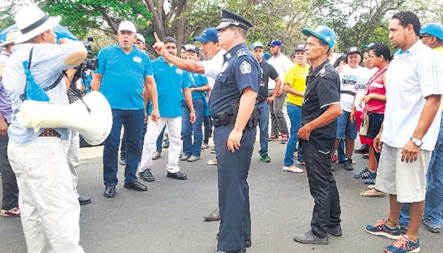 Acaloradas discusiones produjo la protesta de los educadores.(Thays Domínguez )