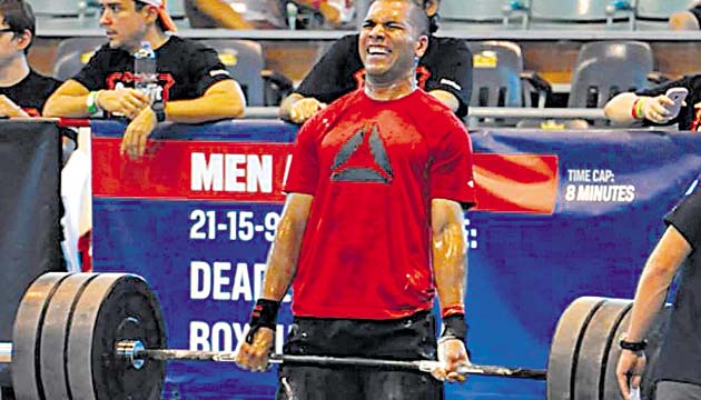 Fuerza. Cerezo, del Top Training Club, durante una rutina de levantamiento de pesas, una de las especialidades más arduas que involucra el deporte del CrossFit.