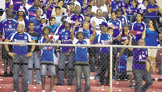 La barra del Árabe Unido dijo presente.