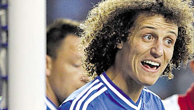 David Luiz. Suena para sumarse al Barça la próxima temporada y según el diario “Sport”, el club blaugrana lo recibiría con los brazos abiertos.