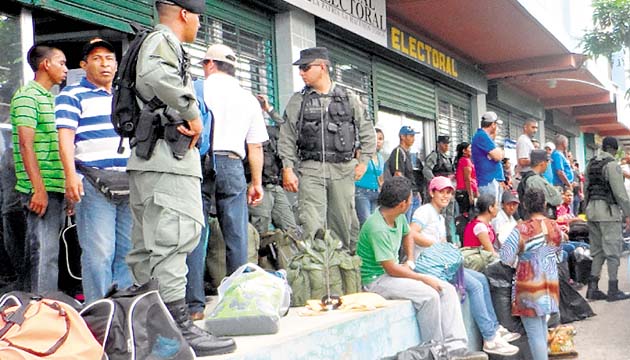 Desde el viernes se estuvo trasladando personal del TE en Coclé. (Elena Valdez )