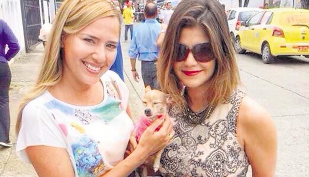 Gabriela y Daniela Moreno, las hermanas más ‘fashion’ de Panamá asistieron juntas a votar y hasta se llevaron a su mascota. Dany aclaró en su cuenta de Instagram que aunque no le gusta hablar de política, salió a votar por Panamá: “Por la tierra que les dio una oportunidad a mis padres de origen chileno”.