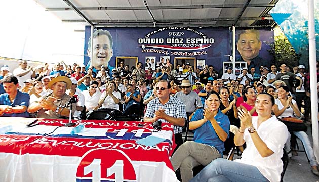 El candidato del PRD Ovidio Díaz alegó fraude en el circuito 7-2.(Zenaida Vásquez )