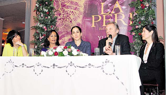 Durante la conferencia de prensa en el Teatro Nacional este martes. (Jorge Valdés.)