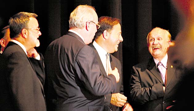 El magistrado vivió momentos de camaradería junto a Varela.(Roberto Barrios)