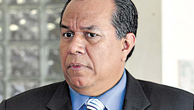 ‘Asistimos a un circo’, opina el constitucionalista Silvio Guerra