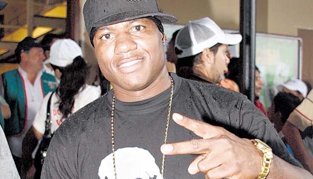 Antes de ser un funcionario, Black era un cantante popular.