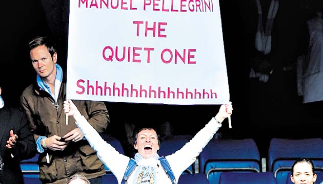 Apoyo incondicional. Durante la campaña, Manuel Pellegrini siempre mantuvo un paso silencioso con el Manchester City en la Liga inglesa. Ayer, esta fanática mandó un mensaje claro del trabajo exitoso del técnico chileno.