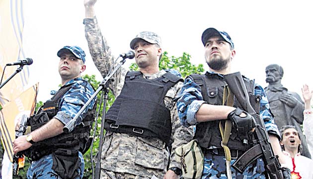 El gobernador de Lugansk, Valery Bolotov, anuncia resultados.(EFE)