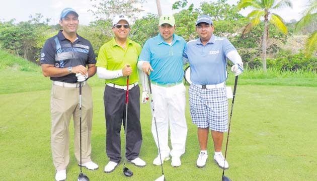 Juego con estilo. Rodrigo De Bello, Iván Valderrama, Andrés Mata y Luis Vásquez (de izq. a dcha.) lucieron colores llamativos durante el torneo Puma Open, perteneciente a la tercera fecha válida del Panamá Medal Tour 2014.(Carlos Barragán)