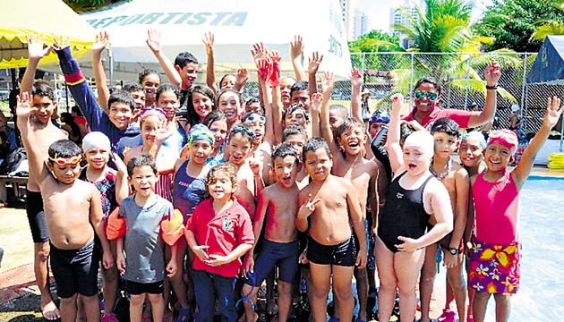 Instituto Panamericano. Desde el verano nuestros estudiantes se prepararon por tres días a la semana para participar en este evento intercolegial, que se caracterizó por la cantidad de nadadores que se dieron cita.