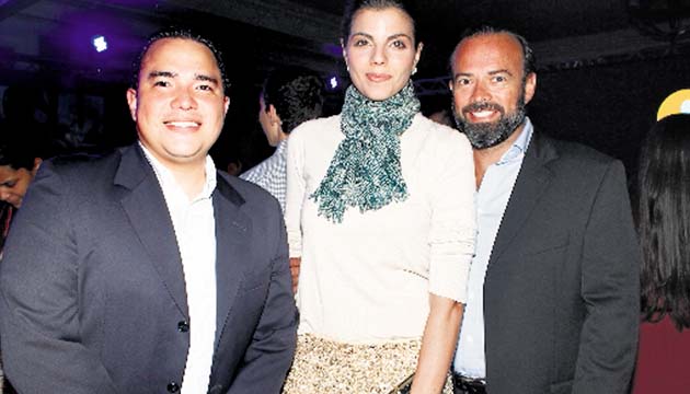 2. Lidia Martínez, Oscar Borda y Kristal Rivera.