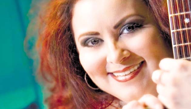 Realiza ideas para el Metro junto a la cantante Any Tovar.(Archivo.)