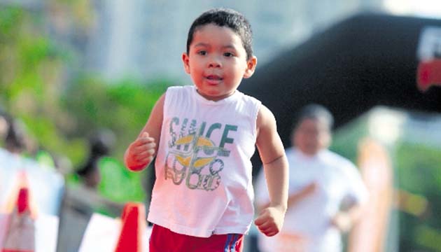 5. Cada día son más los niños que se suman al “running”.(Alberto Ortega)