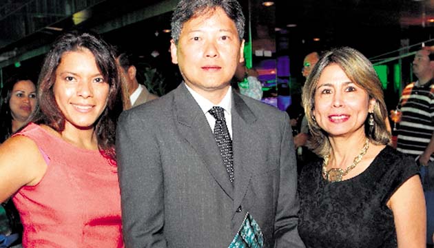 2. Edelmira Atencio, Luis Carlos Lee y Myrna Rio.
