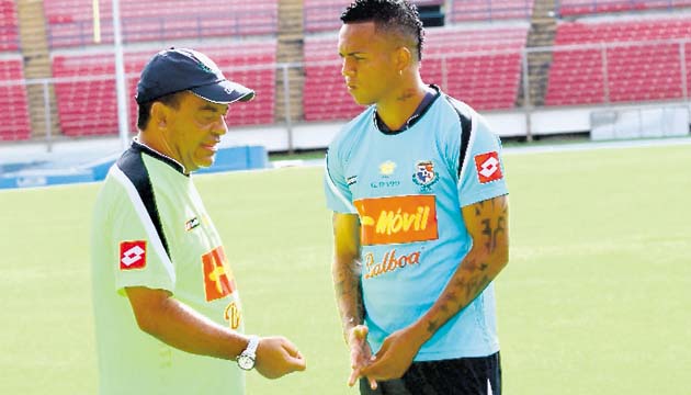 Nelson Gallego (asistente) conversó mucho con Barahona (dcha.).(Anayansi Gamez)