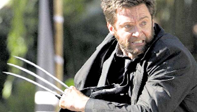 Hugh Jackman - Logan/Wolverine. James Howlett, conocido como Wolverine, es un superhéroe de Marvel Comics, miembro de los X-Men y ocasionalmente, parte de Los Vengadores. Sus particularidades radican en poseer un factor curativo aumentado junto a su esqueleto recubierto de adamantium (indestructible), así como su prodigioso sentido del olfato.