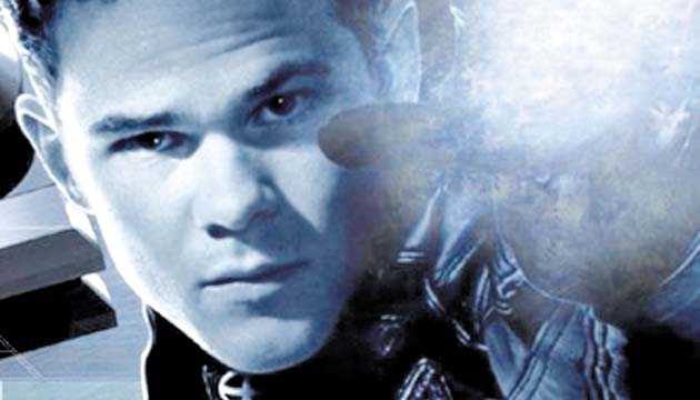 Shawn Ashmore - Bobby Drake/Iceman. Bobby Drake nació con el poder mutante de congelar la humedad del aire. Cuando ese poder apareció en su adolescencia, sus padres le propusieron que lo guardara en secreto porque de lo contrario, ello le traería problemas. Un día paseaba con su novia y fue atacado por un matón. Para salvar a su amor, congeló al atacante.