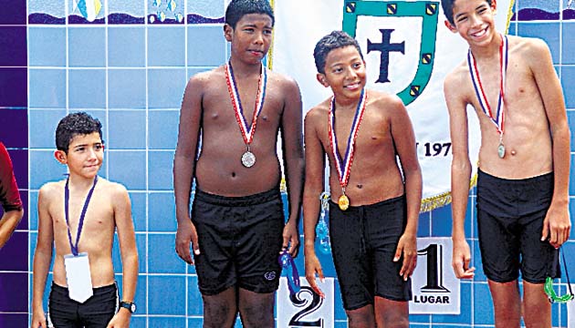 Categoría masculina primaria. Estos chicos demostraron que tienen las ganas de ser grandes atletas del futuro. A destacar que para varios de los participantes, esta fue su primera competencia oficial de natación.
