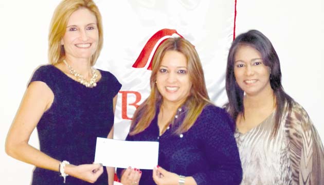 Bac Credomatic entrega donación