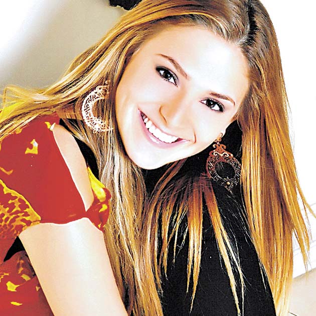 » Andreina I. Castillo Araúz. El próximo 5 de julio, en la Terraza Mar del Sur del Club Unión, debutará la encantadora señorita Andreina Isabel, hija del señor Carlos Santiago Castillo Murgas y la señora Ana Isabel Araúz de Castillo.