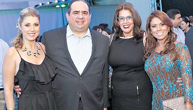 2. Caroline Schmitt, Jorge Tzortzatos, Laura Puertas y Susan Elizabeth Castillo.