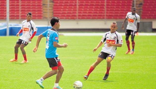 La Roja entrenó ayer junto a la selección sub-20.(Alberto Ortega)