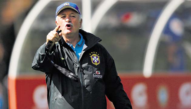 Scolari aseguró que estudiará introducir cambios ante la Roja