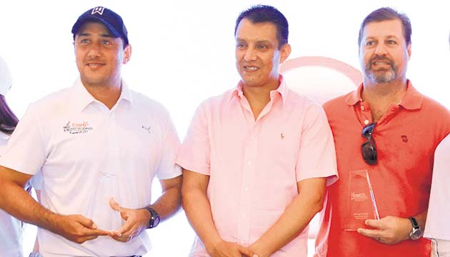 6. Eduardo Vieto, Oscar Borda y Francisco de la Lastra durante la premiación.