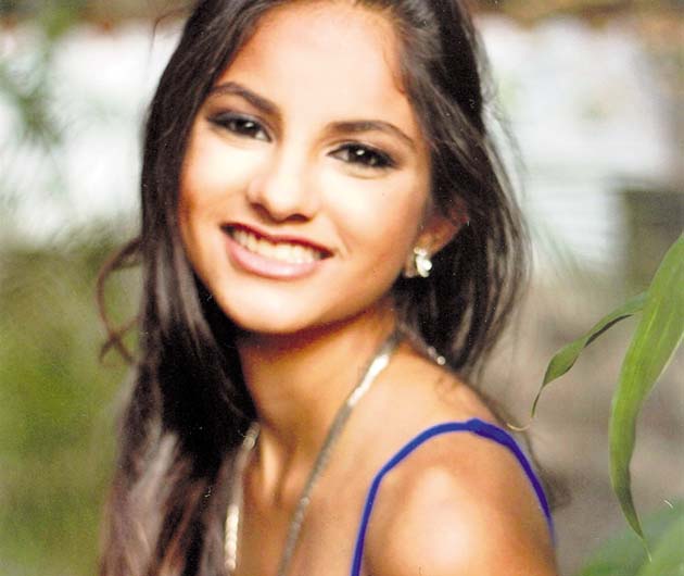 Alisha J. Chugani Chatlani. La encantadora Alisha Jasmine participará en el Festival de Debutantes 2014, cuyo fin es recaudar fondos para obras sociales. Es hija del señor Mahesh Chugani y la señora Poonam Chatlani de Calzada.