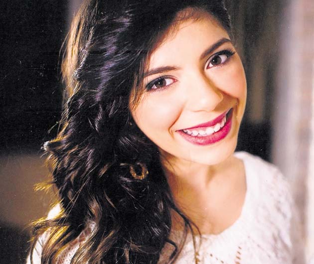 Shantall Solís Márquez. Shantall estará en el Festival de Debutantes 2014, que se celebrará el próximo 5 de julio en la Terraza Mar del Sur del Club Unión. Es hija del señor David Solís Castillero y la señora Carmen Márquez Salerno.