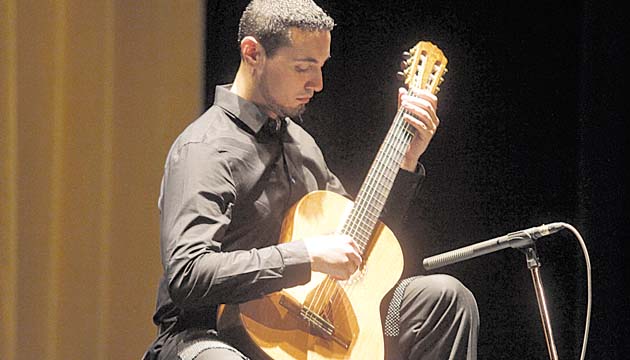 Alberto Abril. Destacado guitarrista panameño.( Jorge Valdés.)